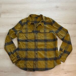 Patagonia Women’s Fjord Flannel Plaid Shirt
